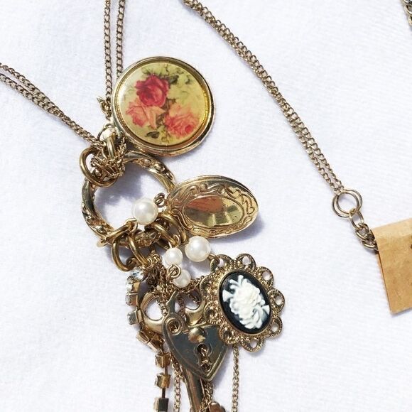 VINTAGE Inspired Necklace - Picture 2 of 5